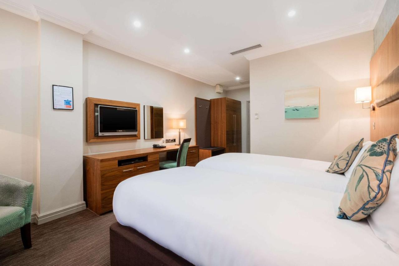 Ramada By Wyndham Cheltenham Golden Valley Zewnętrze zdjęcie