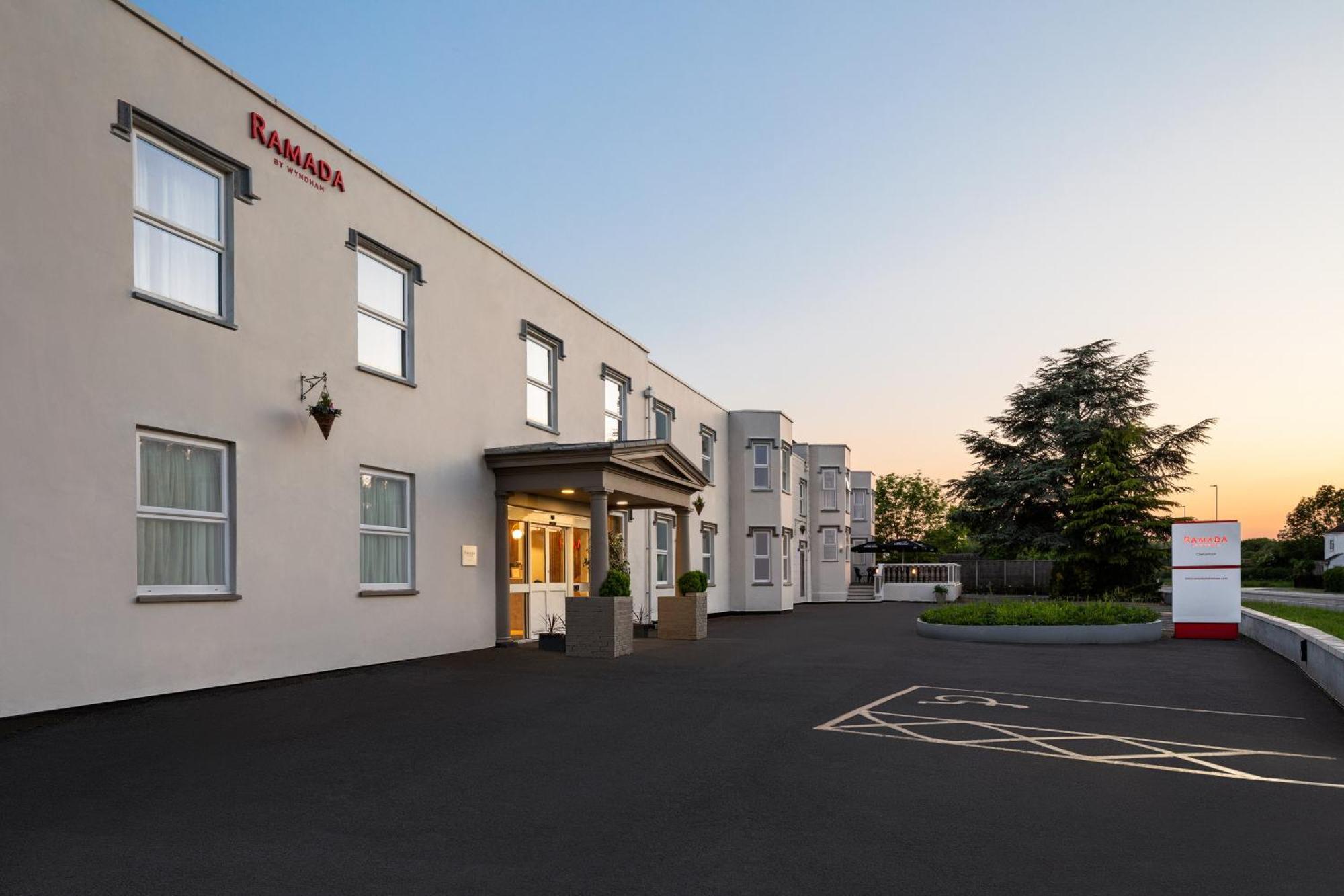 Ramada By Wyndham Cheltenham Golden Valley Zewnętrze zdjęcie