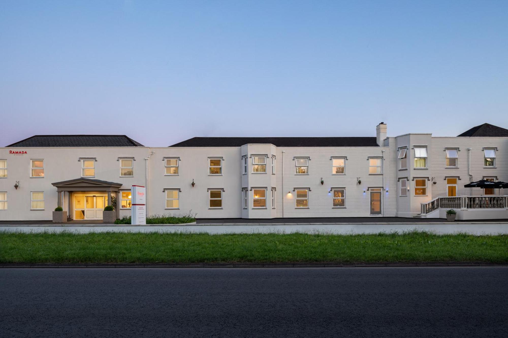 Ramada By Wyndham Cheltenham Golden Valley Zewnętrze zdjęcie