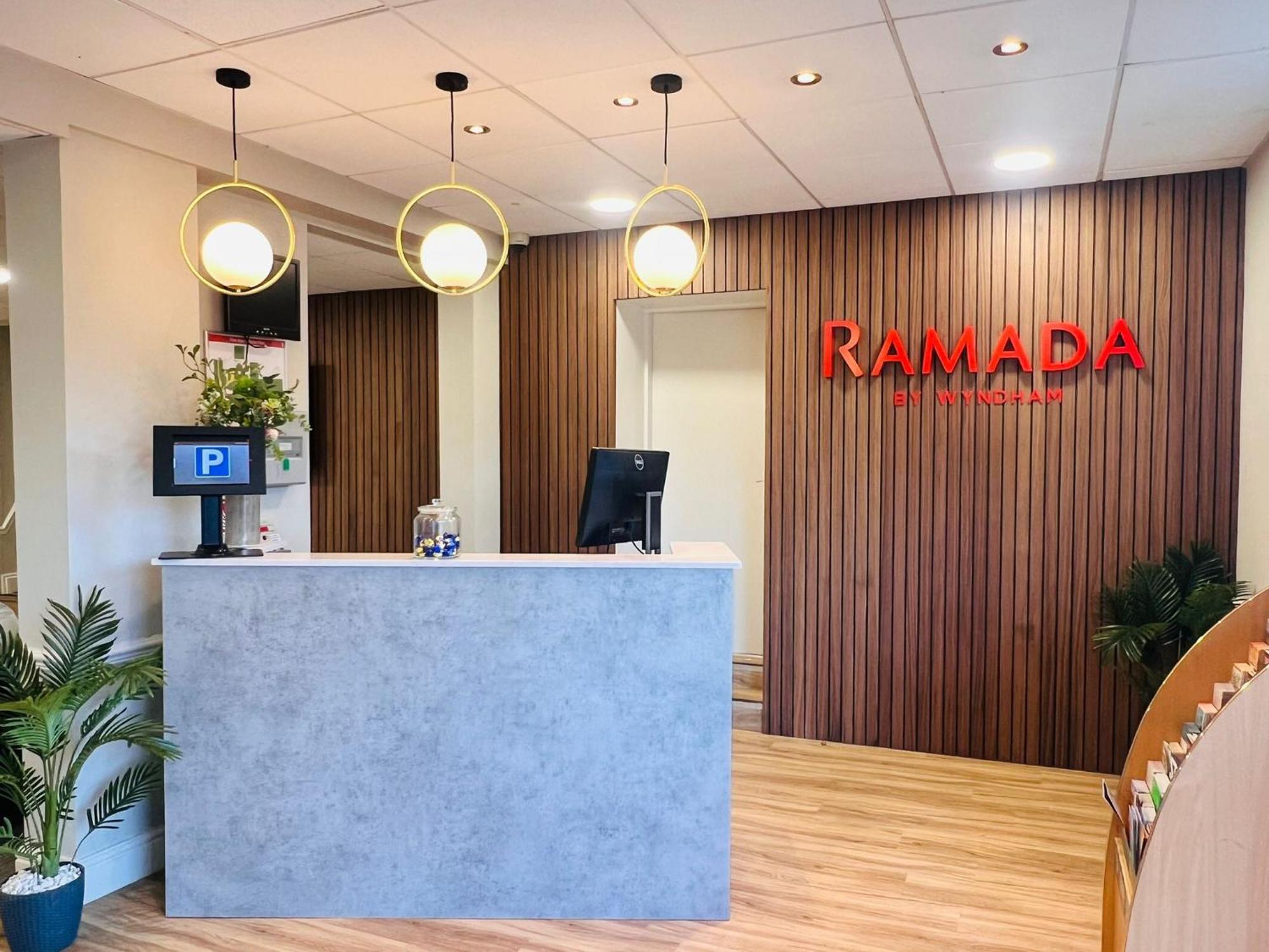 Ramada By Wyndham Cheltenham Golden Valley Zewnętrze zdjęcie