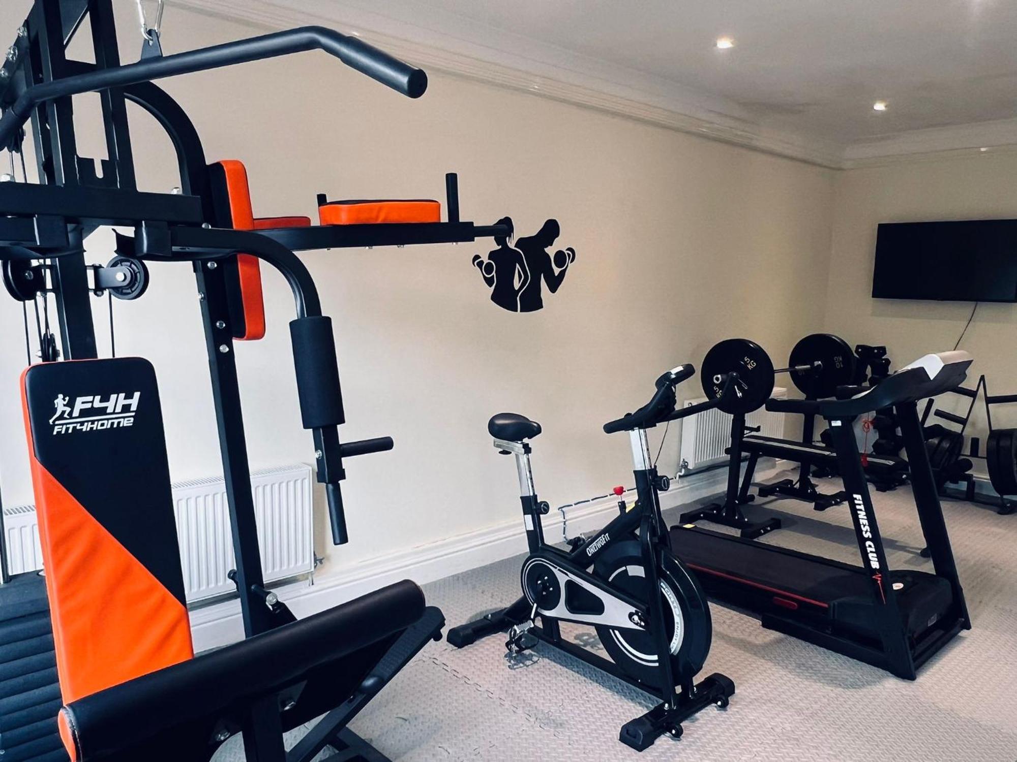 Ramada By Wyndham Cheltenham Golden Valley Zewnętrze zdjęcie