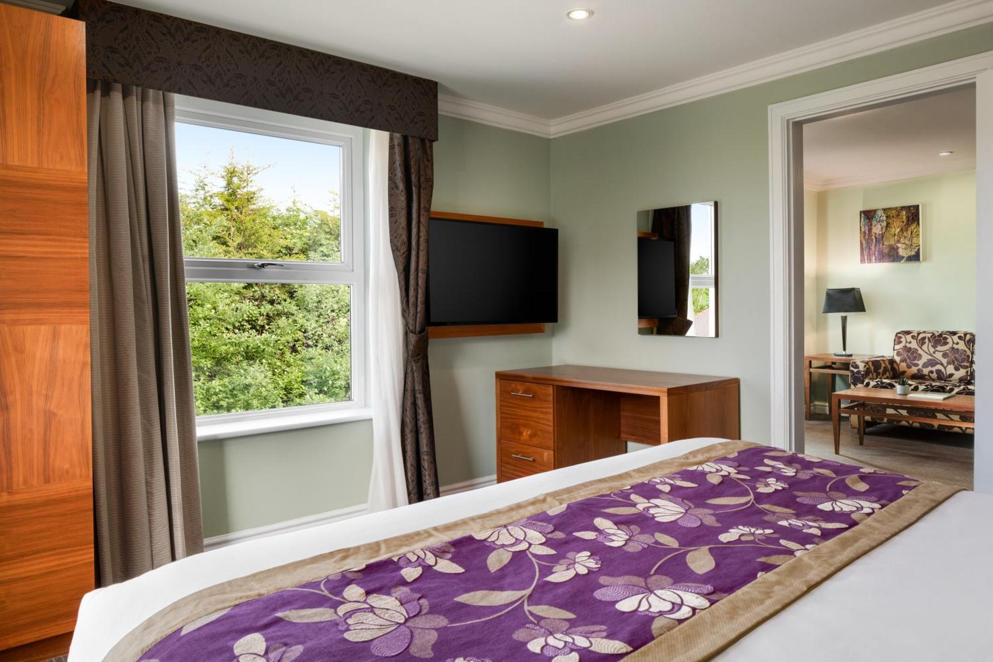 Ramada By Wyndham Cheltenham Golden Valley Zewnętrze zdjęcie