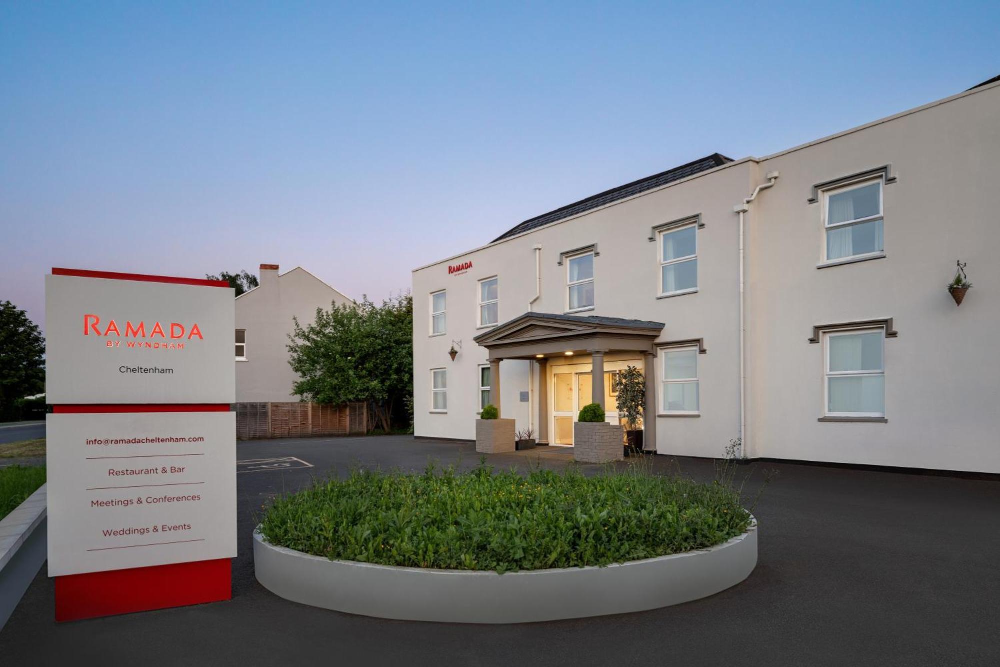 Ramada By Wyndham Cheltenham Golden Valley Zewnętrze zdjęcie