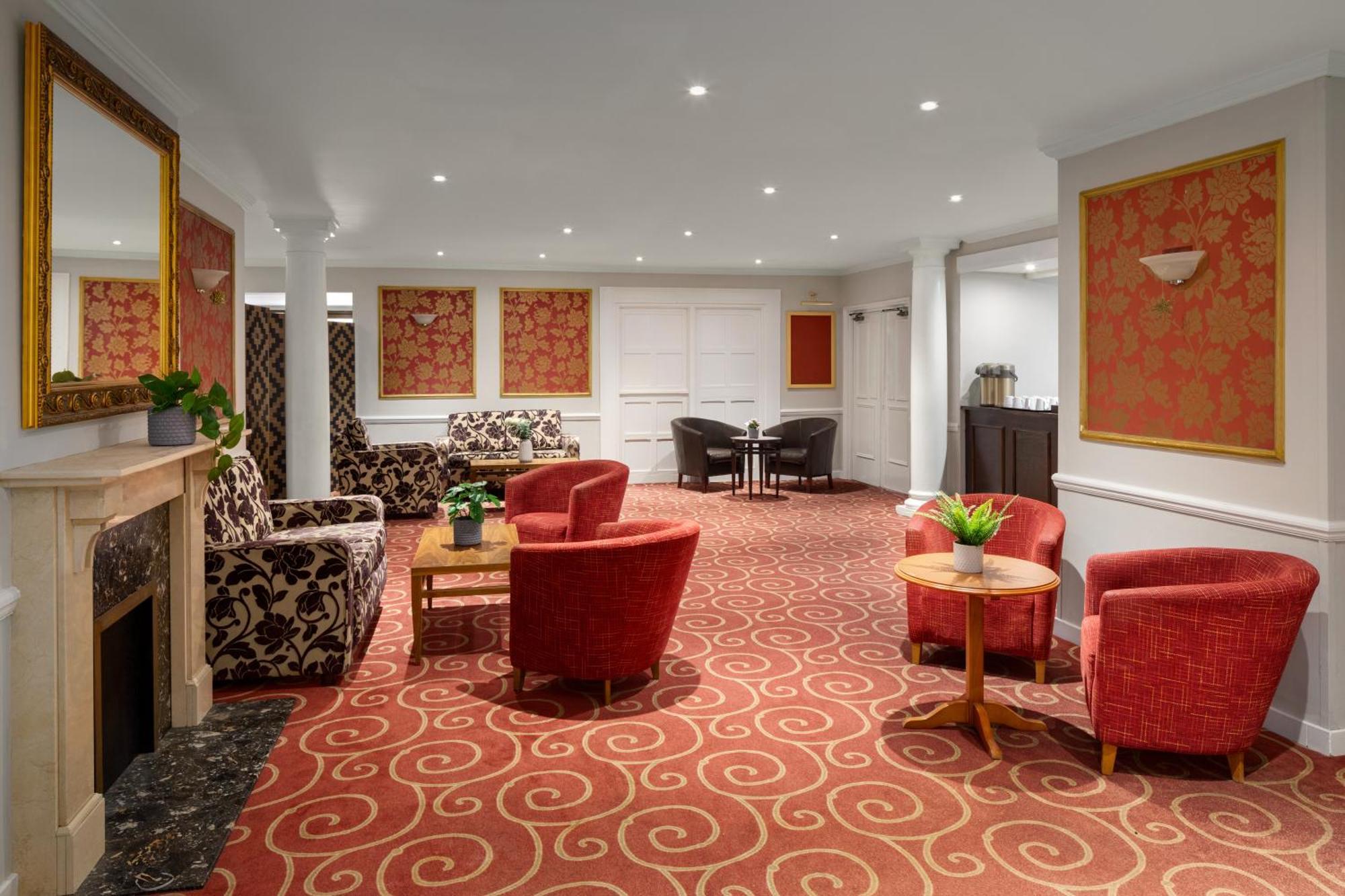 Ramada By Wyndham Cheltenham Golden Valley Zewnętrze zdjęcie