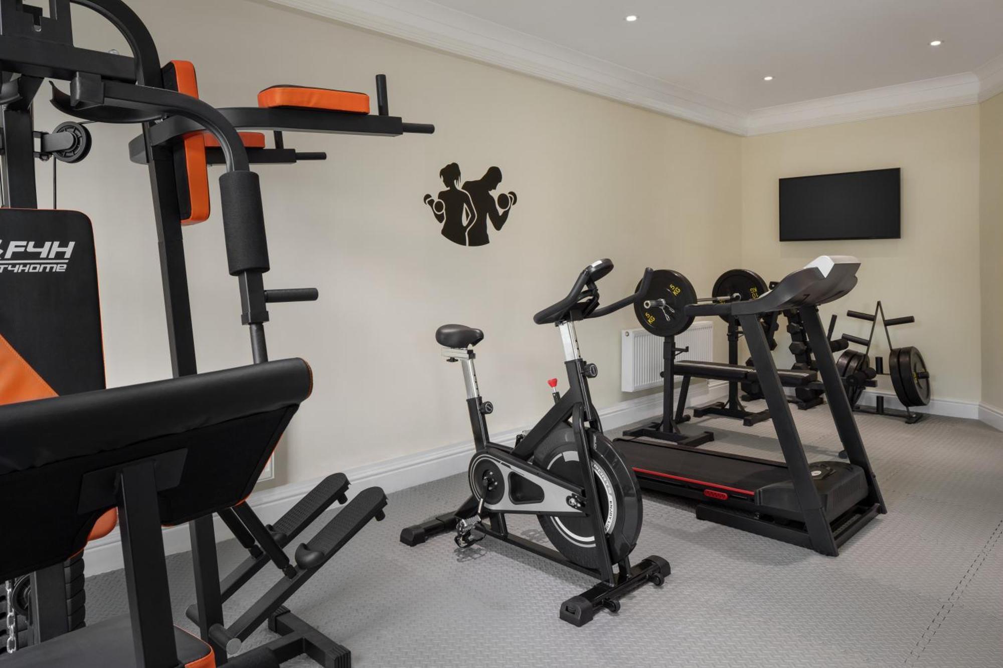 Ramada By Wyndham Cheltenham Golden Valley Zewnętrze zdjęcie