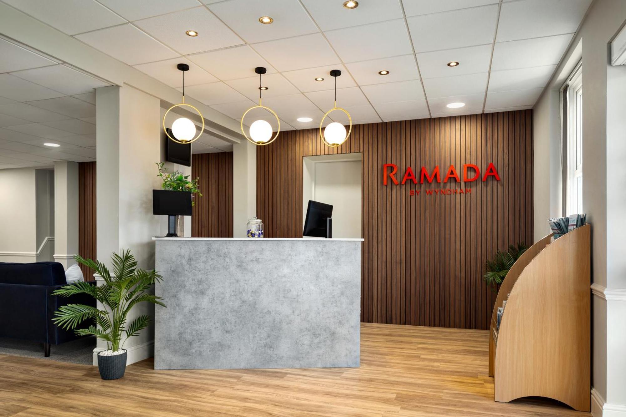 Ramada By Wyndham Cheltenham Golden Valley Zewnętrze zdjęcie
