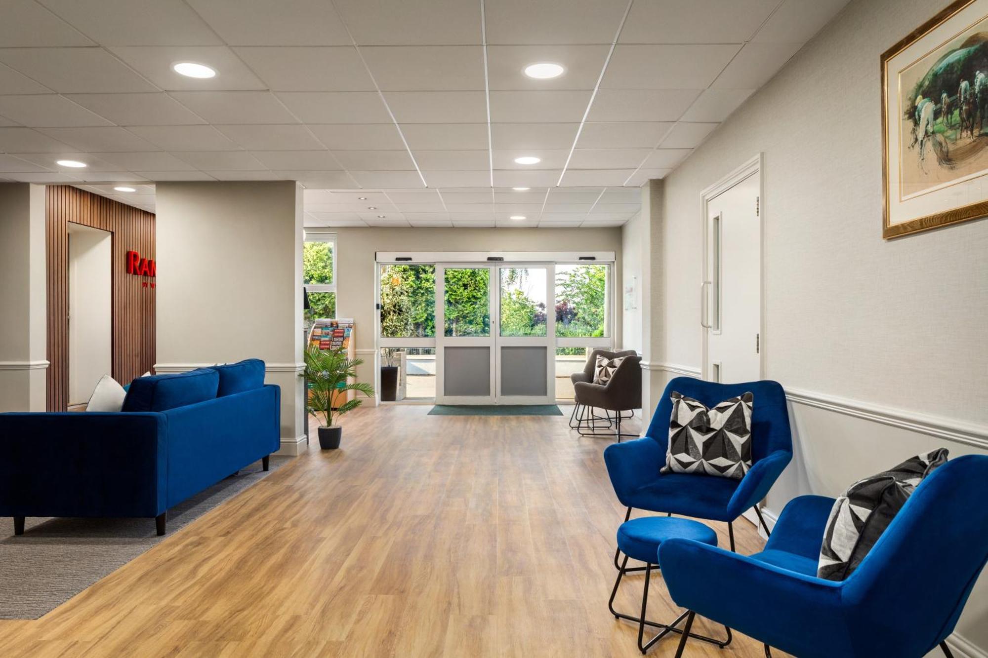 Ramada By Wyndham Cheltenham Golden Valley Zewnętrze zdjęcie