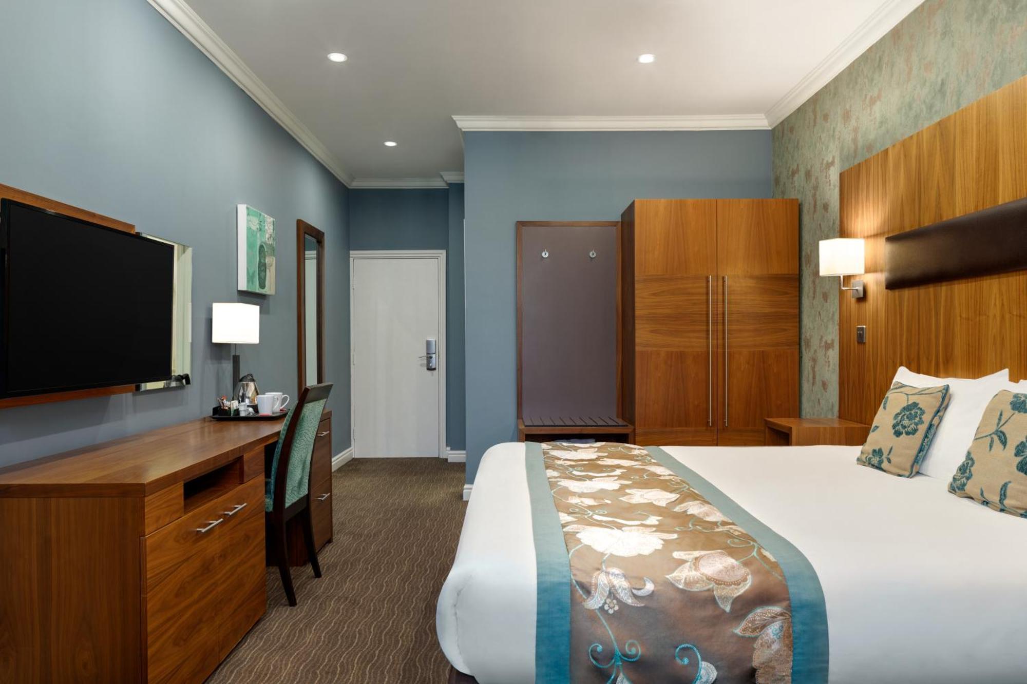 Ramada By Wyndham Cheltenham Golden Valley Zewnętrze zdjęcie