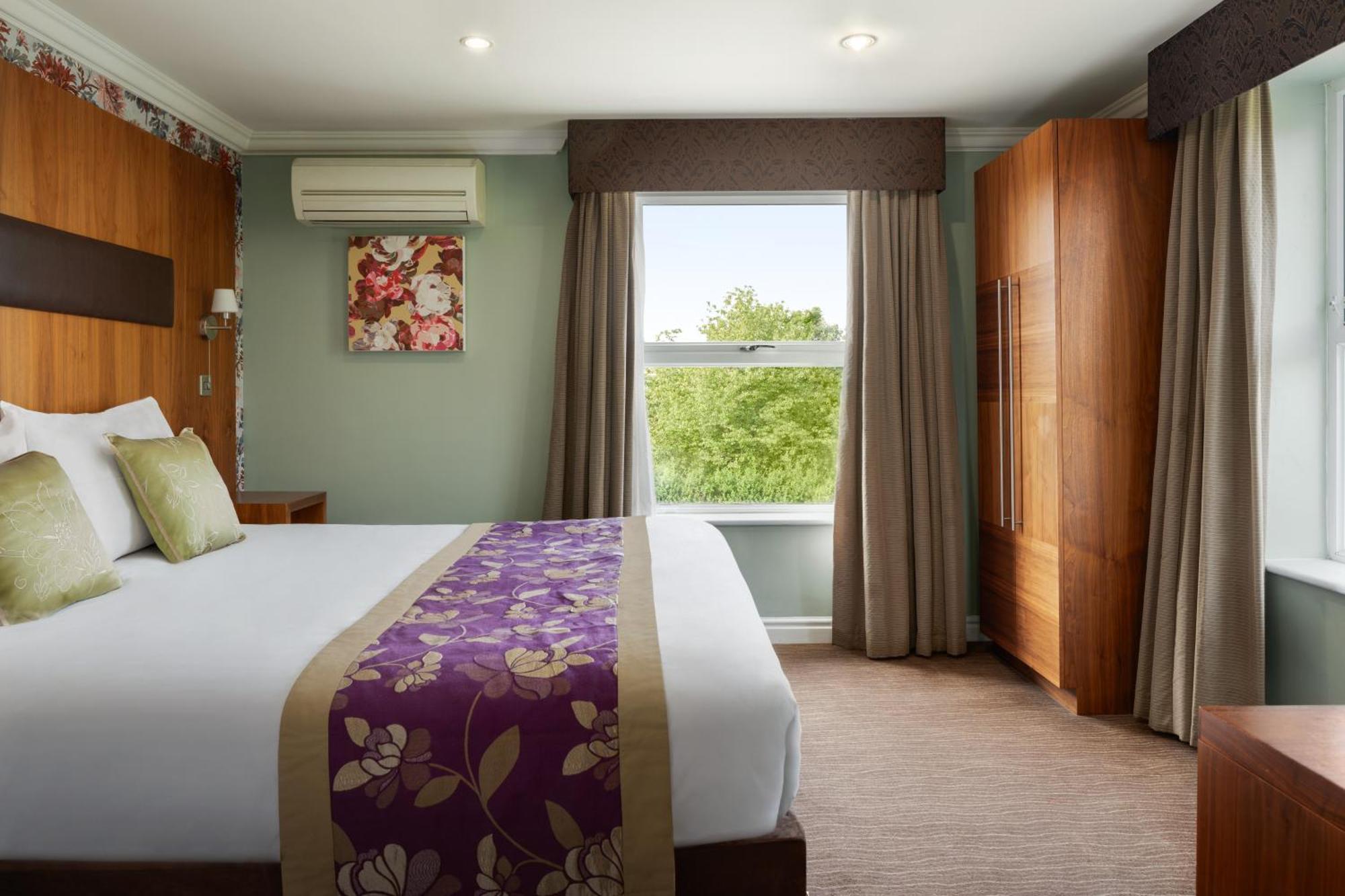 Ramada By Wyndham Cheltenham Golden Valley Zewnętrze zdjęcie