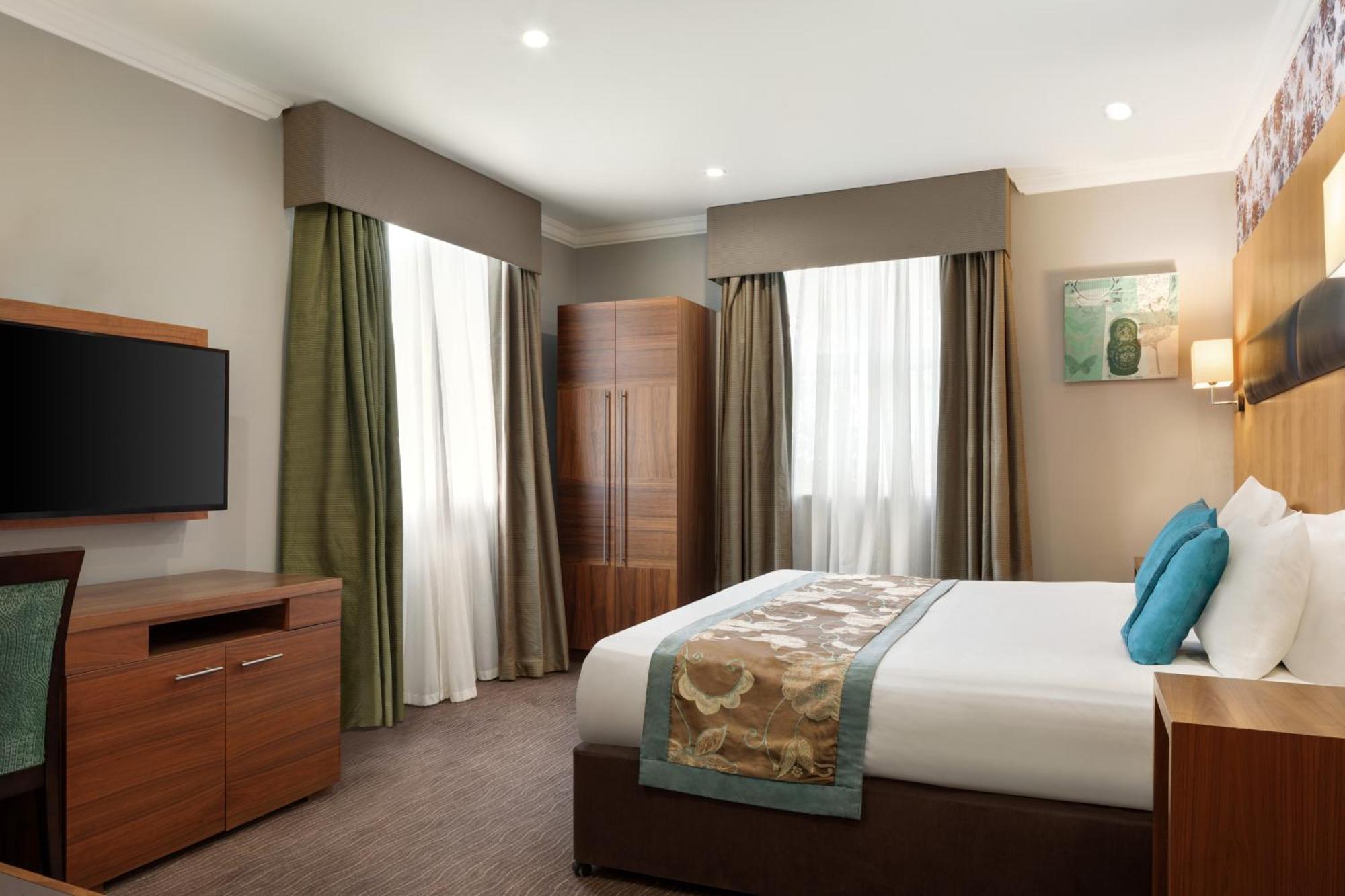 Ramada By Wyndham Cheltenham Golden Valley Zewnętrze zdjęcie