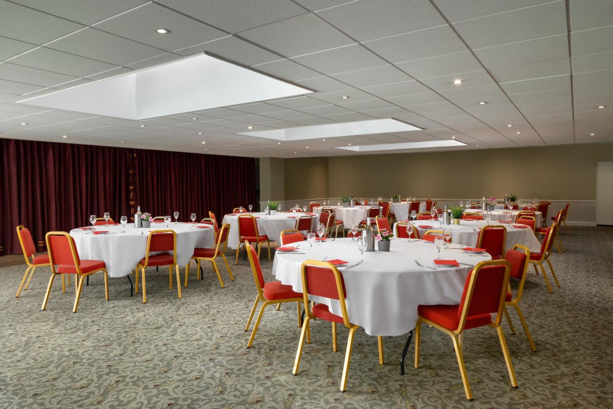 Ramada By Wyndham Cheltenham Golden Valley Zewnętrze zdjęcie