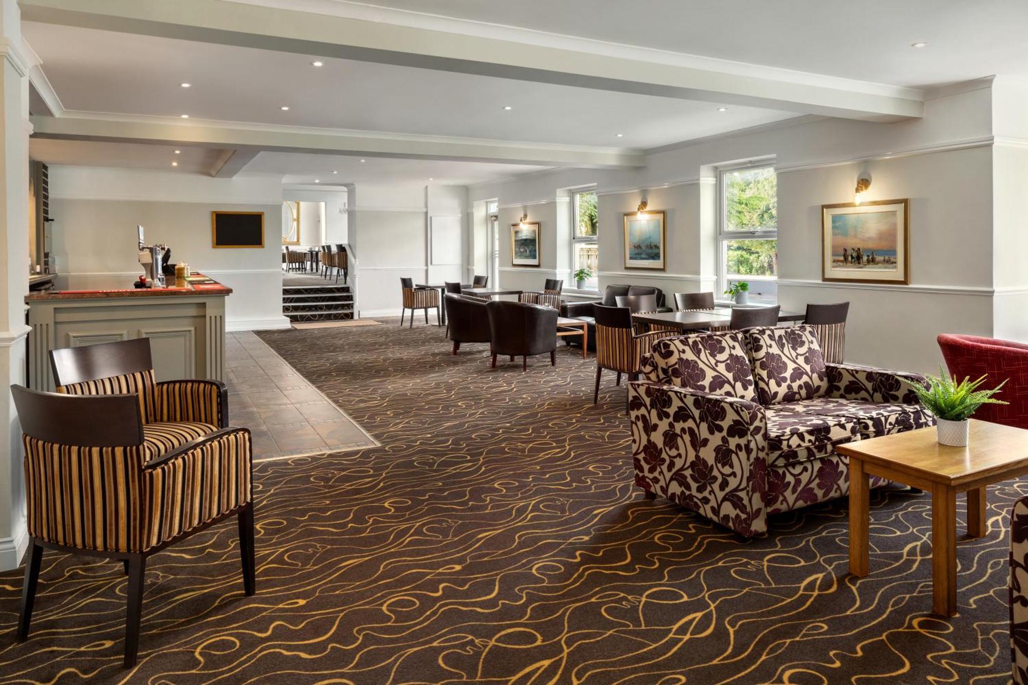 Ramada By Wyndham Cheltenham Golden Valley Zewnętrze zdjęcie