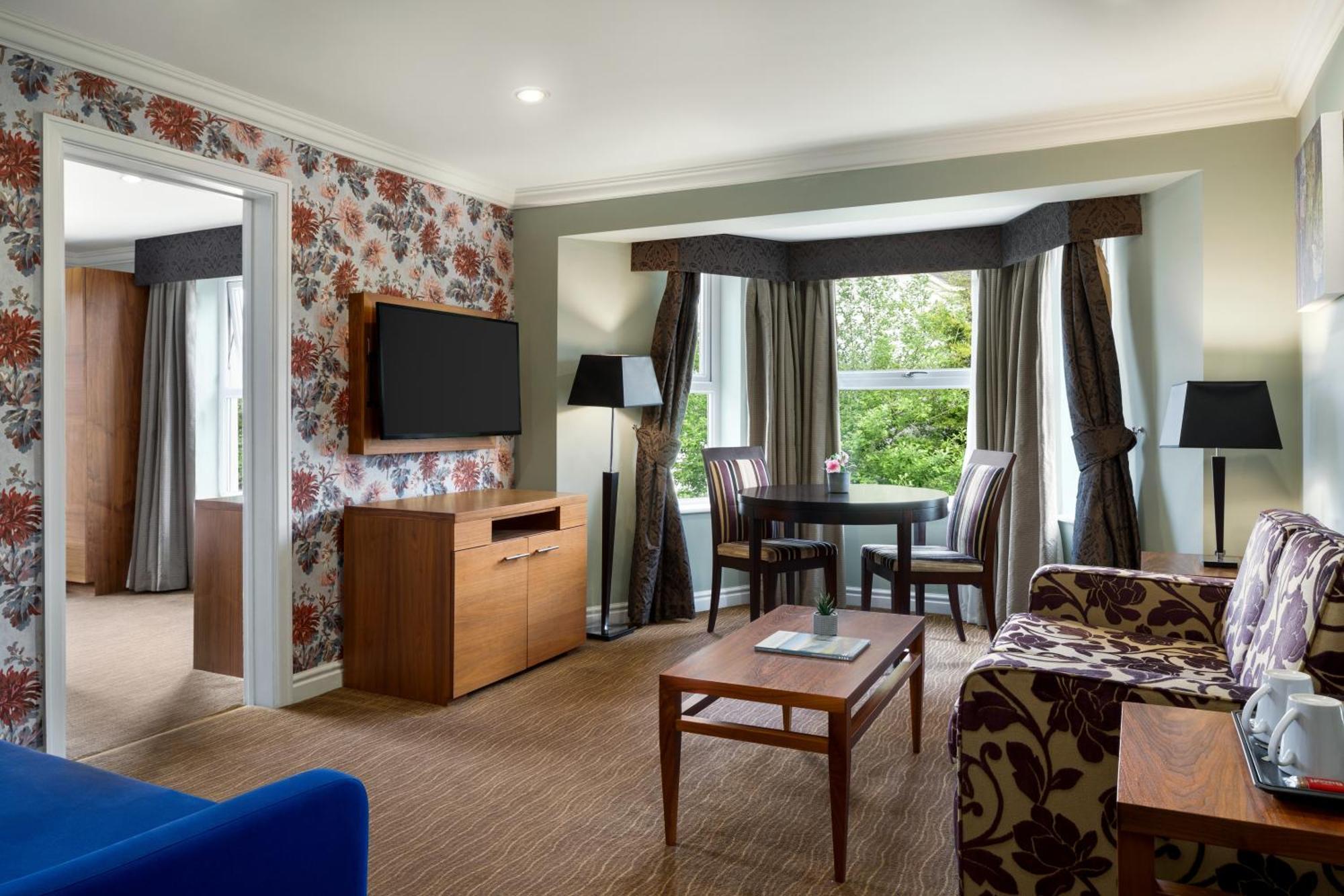 Ramada By Wyndham Cheltenham Golden Valley Zewnętrze zdjęcie