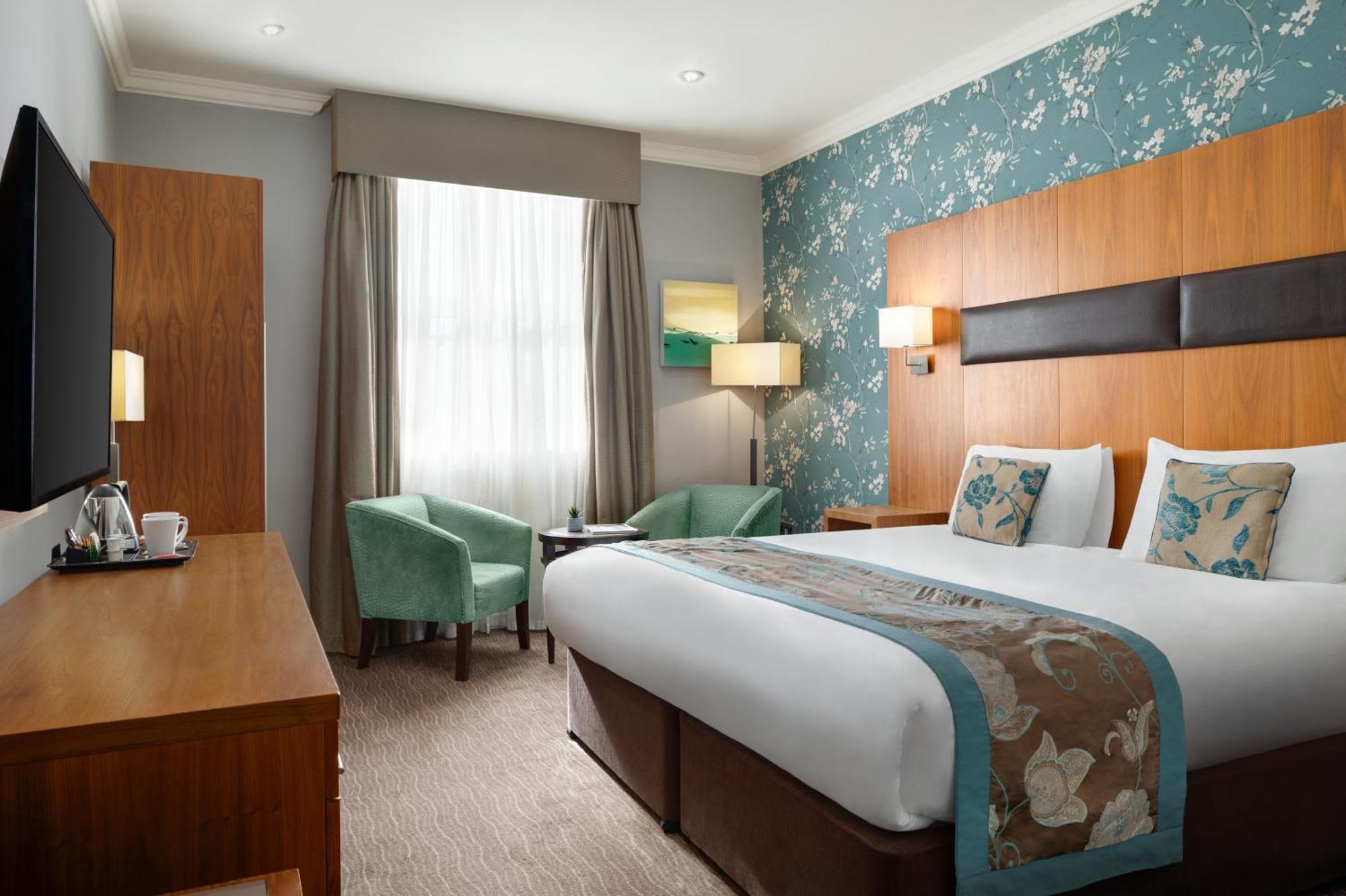 Ramada By Wyndham Cheltenham Golden Valley Zewnętrze zdjęcie