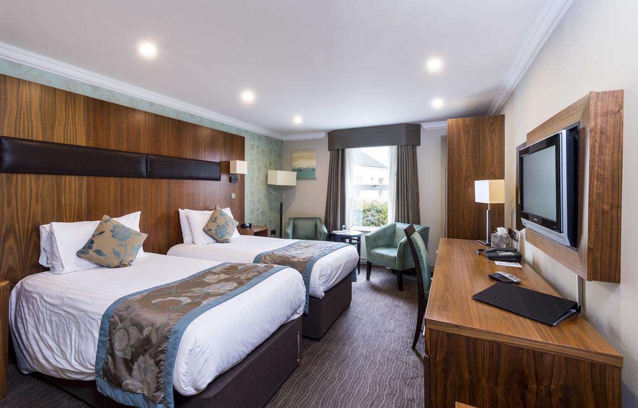 Ramada By Wyndham Cheltenham Golden Valley Zewnętrze zdjęcie