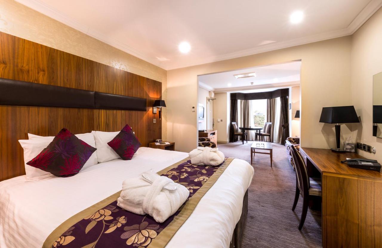 Ramada By Wyndham Cheltenham Golden Valley Zewnętrze zdjęcie